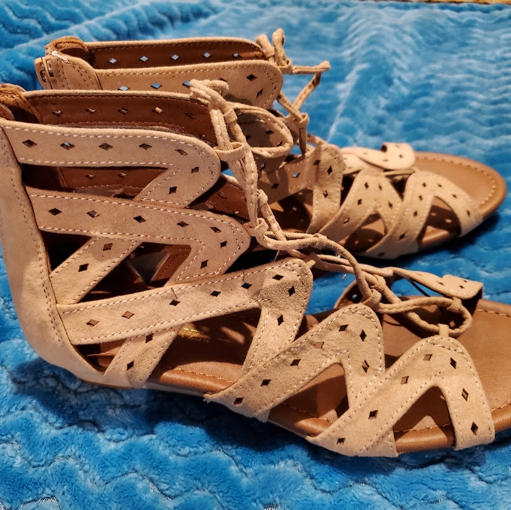 Solanz taupe sandals 7